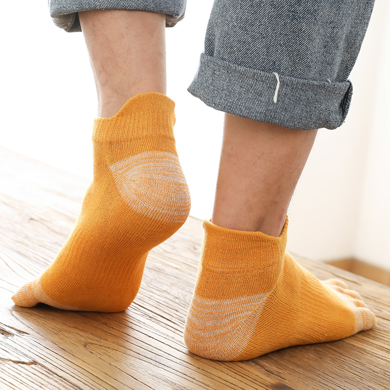 ถุงเท้าข้อสั้นแบบห้านิ้วหลากสี - Men'S Fashion Quarter Socks บทวิจารณ์และราคา